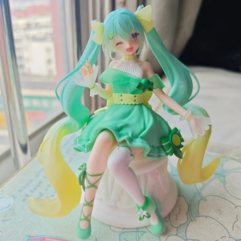 Original Hatsune Miku 2-teiliges Figurenset mit Fruchtthema – Hochwertige PVC-Sammlerfiguren mit Farbverlauf-Haaren und Orange/Limetten-Akzenten