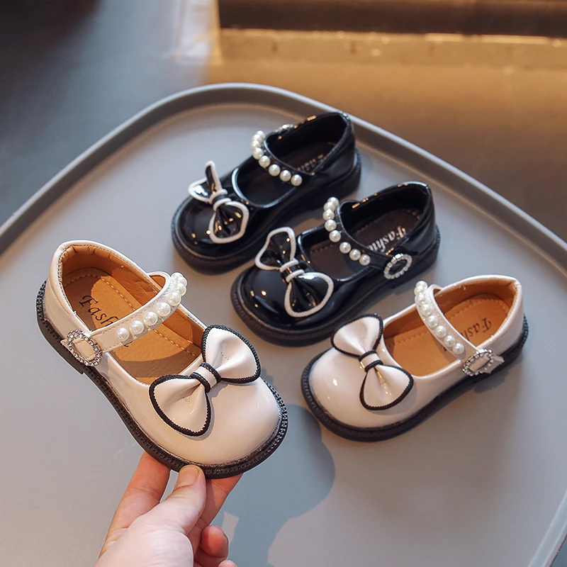 

Girl's Leather Shoes 2024 Spring Shallow Bow Children Loafers Cute Glossy Pearls Cute Kids Fashion Casual Shoes Drop