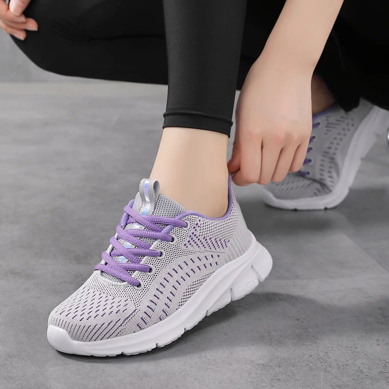 Sports shoes for women, breathable non slip soft sole wear-resistant,large-sized running shoes, low top, and brisk walking shoes