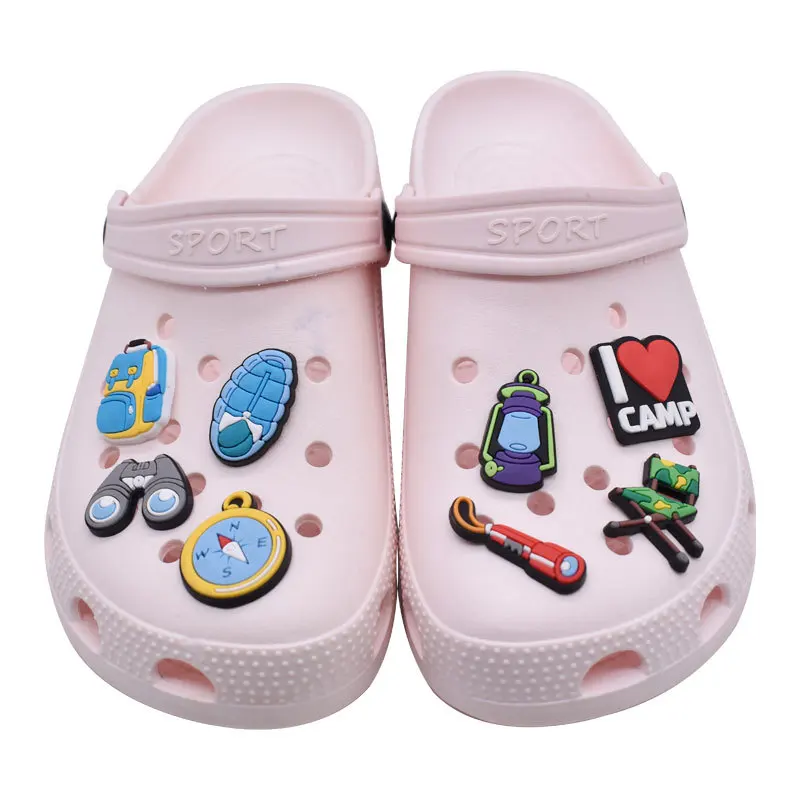 Breloques de chaussures en PVC Love Camp Out pour enfants, décorations d'accessoires de chaussures Crocs, insigne de sandales pour garçon, jeans de bricolage pour enfants, cadeaux de Noël, 1PC