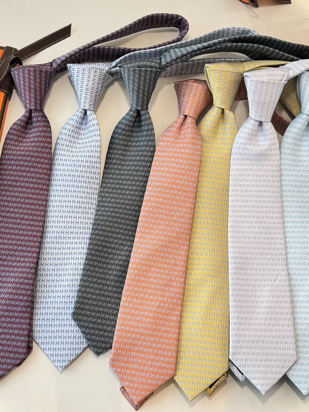 corbata-de-seda-hecha-a-mano-con-diseno-de-punta-de-flecha-para-hombre-estilo-ejecutivo-7-cm-en-caja-de-regalo-sensacion