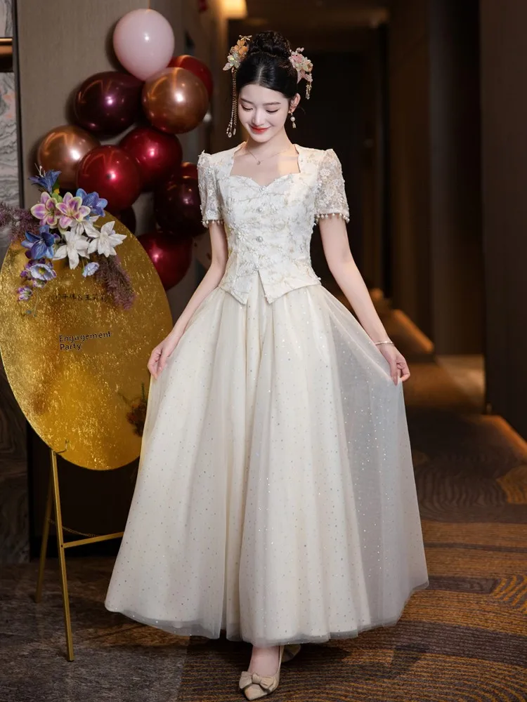 

Новинка! Весенний женский комплект: вечернее платье цвета шампань в китайском стиле с жемчужной отделкой и завышенной талией.