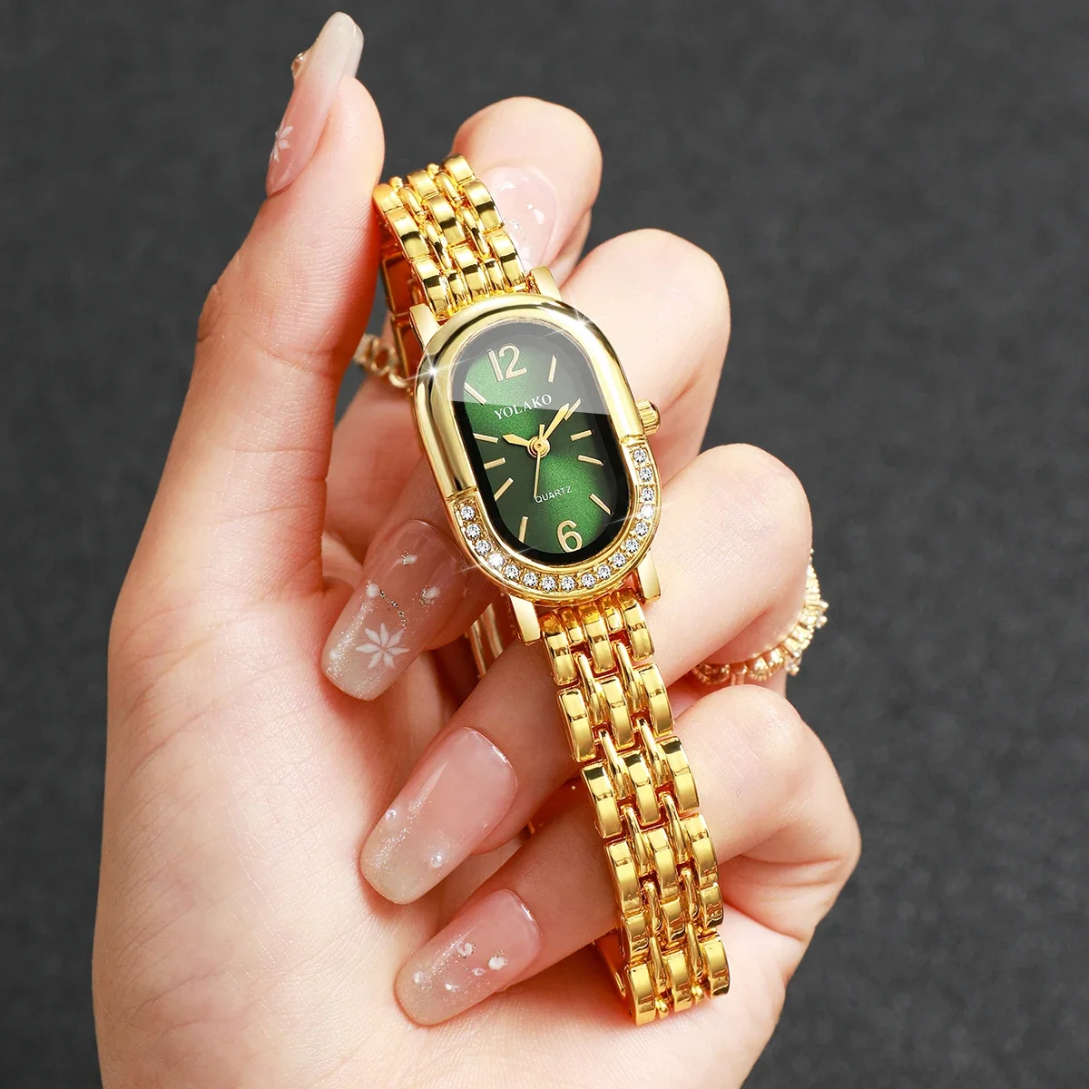 Fashion Rhinestone Green Dial Women Watch Golden Bracelet Strap Quartz Watches for Ladies Clock Relogio FemininoWithout Box