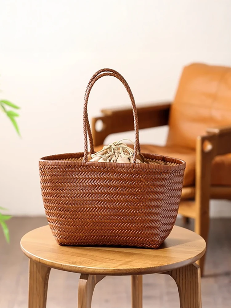 

Handbags Women's 2025 New Summer Seaside Vacation Weaving Casual Leather Shopping Bag Vintage Women Big Tote