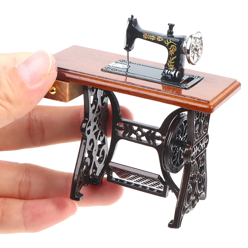 1Pc 1:12 Dollhouse Decor Miniature Furniture Vintage Sewing Machine Toy Accessories for Dolls House Toys for Kids Pretend Toys