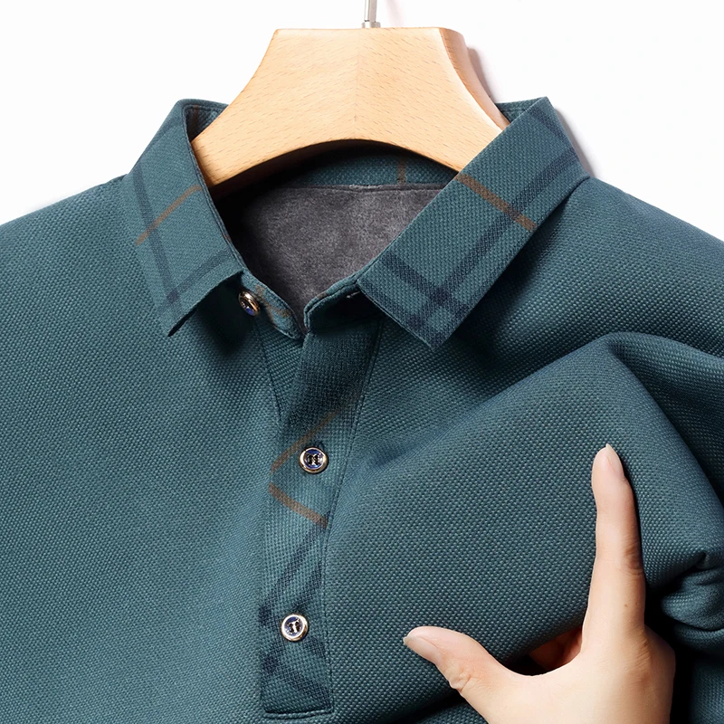 

For men's autumn and winter vacation, two versatile knitted shirt collared coats, a sweater and a T-shirt inside