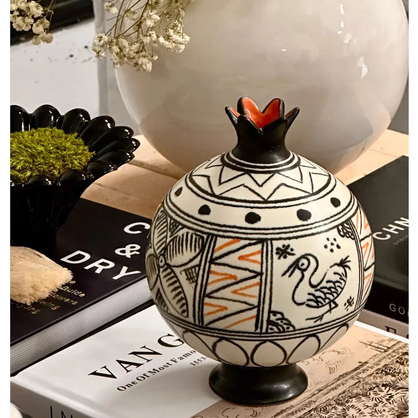 Medieval style utensils, wabi-sabi style ceramics, hand-painted pomegranate flower vessels, niche irregular ornaments, high-end