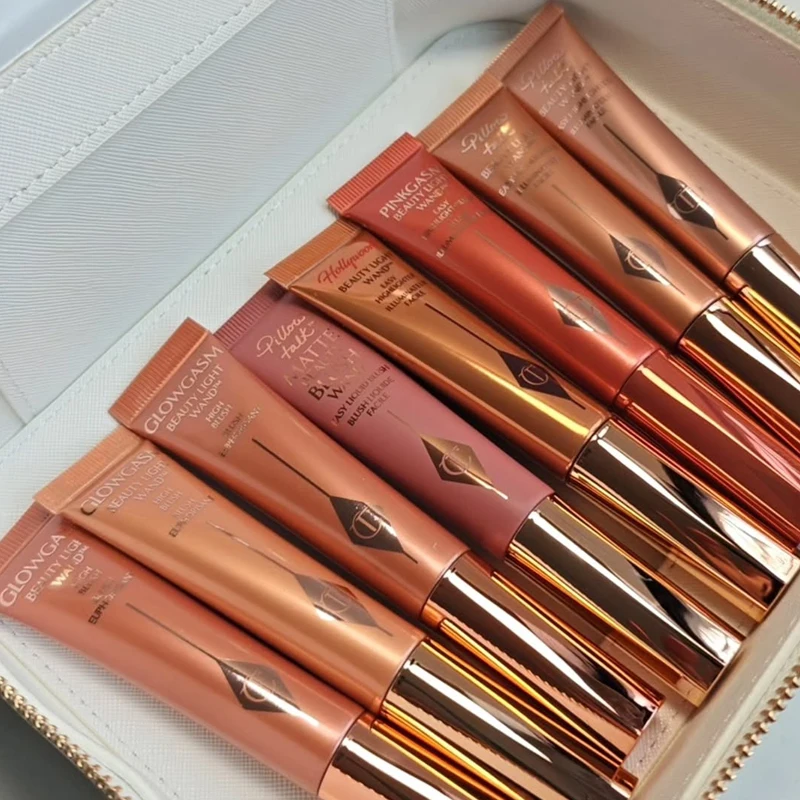 Charlotte Tilbury CT - Conjunto de 6 Cores de Iluminador e Corretivo Facial Matte para Cobertura de Manchas, Hidratante e Delicado para uma Beleza Impecável