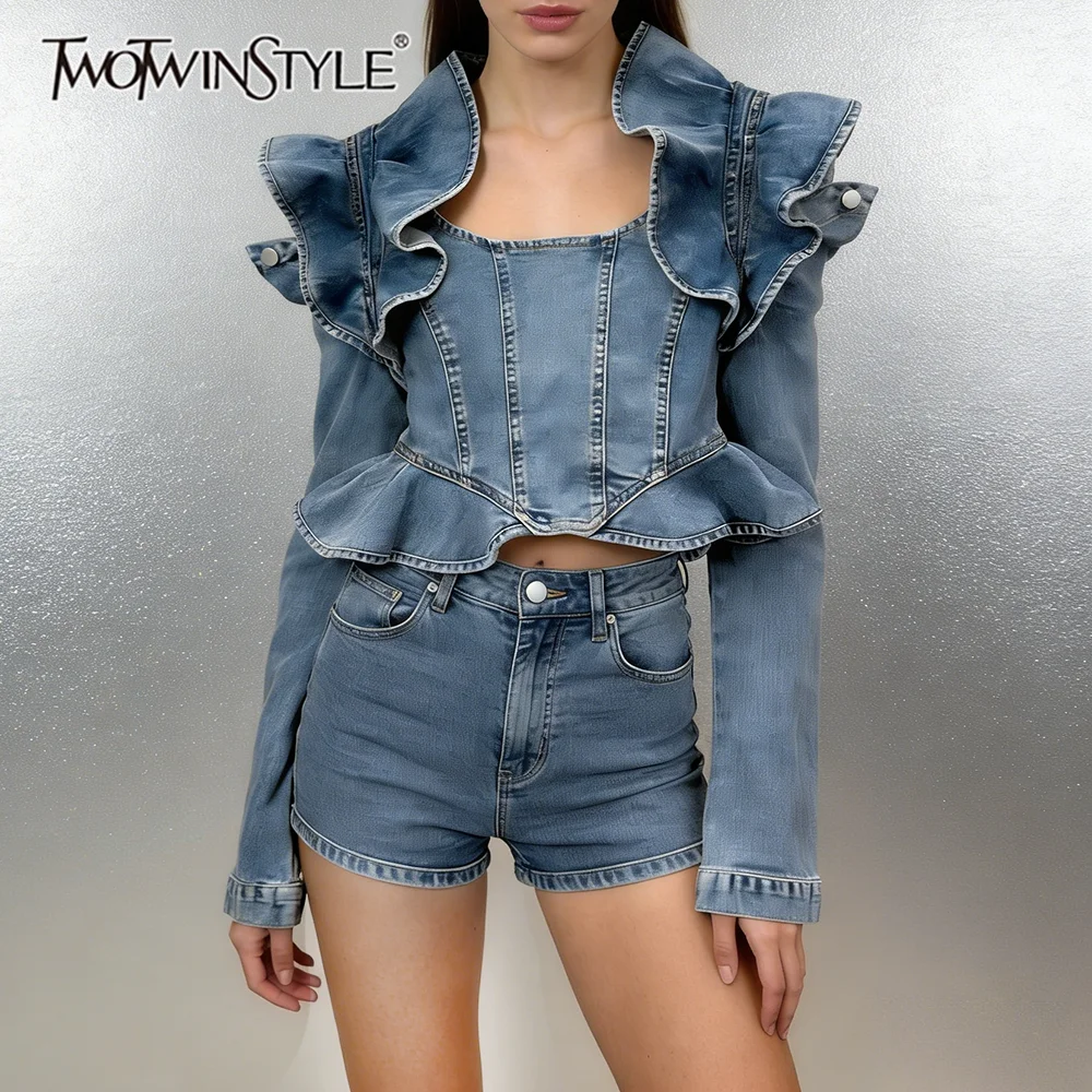 

Модный синий джинсовый топ с рюшами от TWOTWINSTYLE для женщин, с квадратным вырезом, открытыми плечами, длинными рукавами и оборками по низу, для уличного стиля.