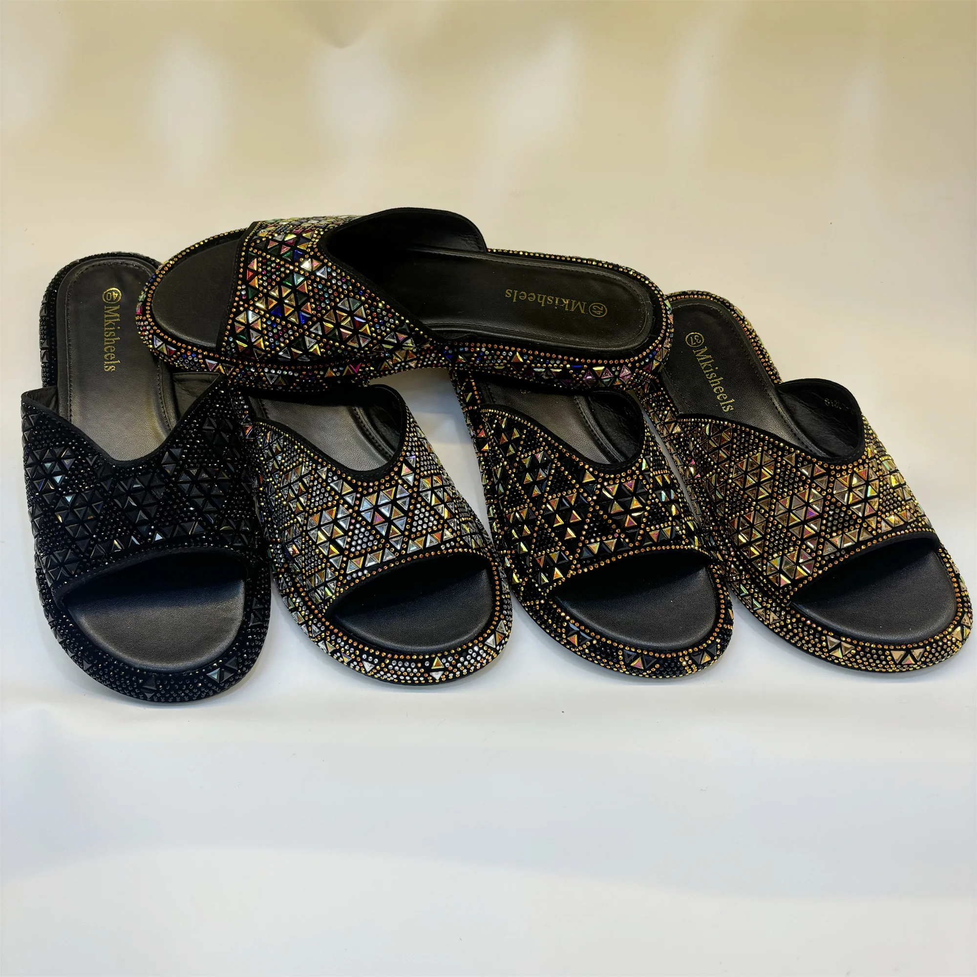 

Модные летние женские блестящие тапочки на плоской подошве со стразами, блестящая повседневная обувь со стразами для отдыха на открытом воздухе, пляжная обувь F5-823-1