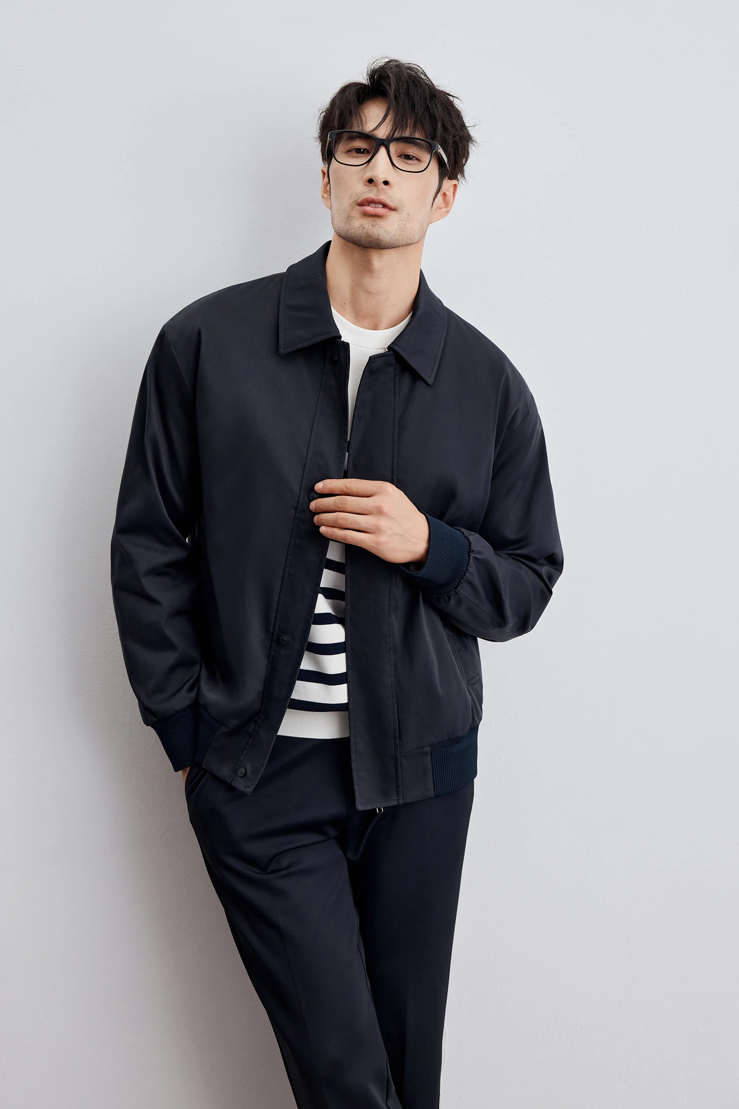 Herren Minimalistische Reversjacke Einreihige Lässige Locker Sitzende Bomberjacke Einfarbige Leichte Oberbekleidung – Detail 15