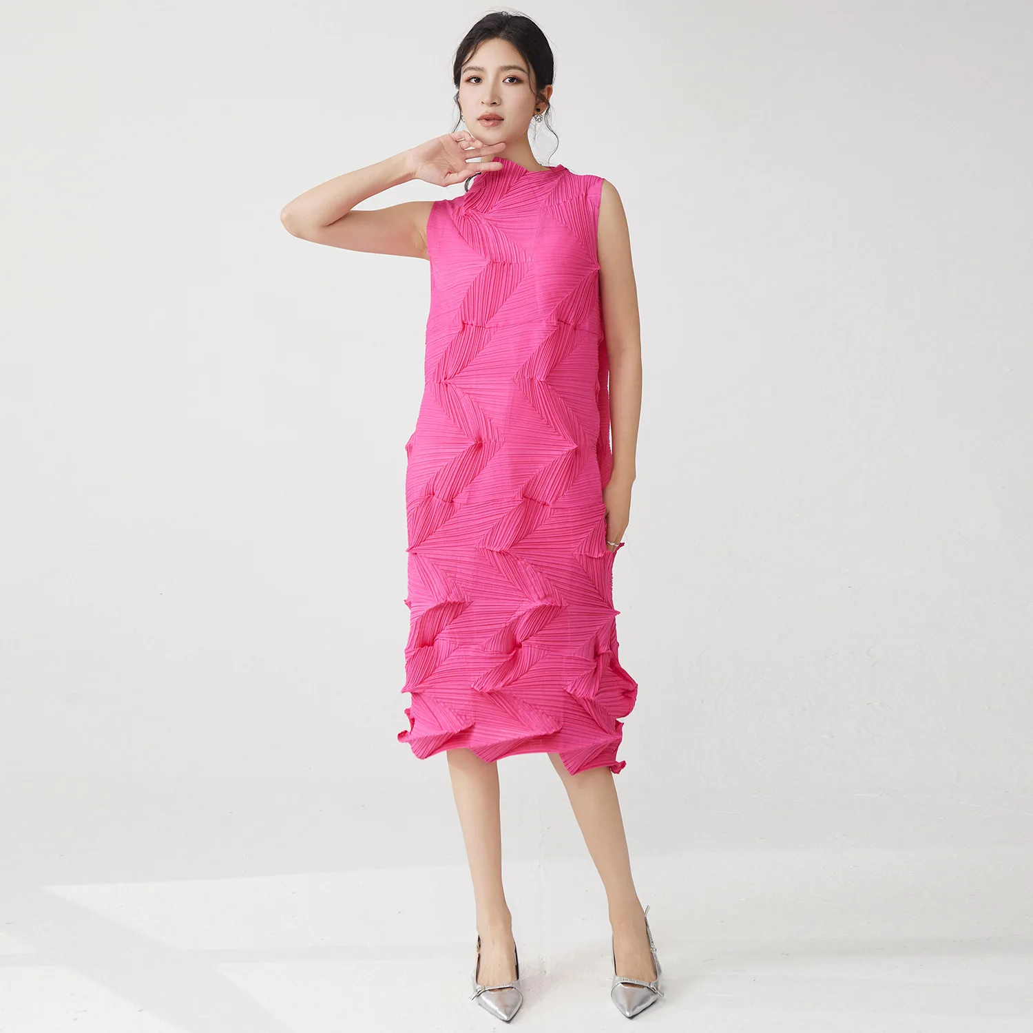 Miyake Plissierter einfarbiger Rock 2025, Sommer, neues Kleid, Temperament, ärmellos, locker, Hundert mit mittellangem Rock