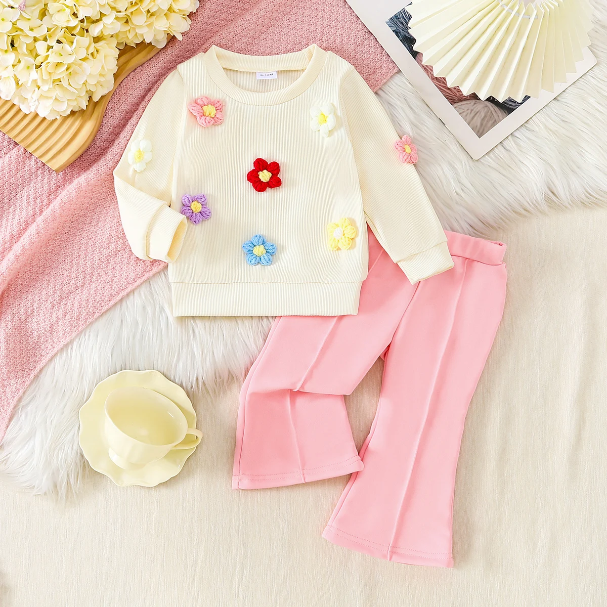 Frühlings-Set für Mädchen, neues beigefarbenes dreidimensionales Blumen-Sweatshirt + rosa Schlaghose, süßes und süßes Baby-Set aus reiner Baumwolle, lässig, zwei-