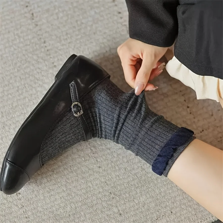 5 Paar zufällig genähte dunkelblaue graue geometrische mittellange Socken im Retro-Kunststil, geeignet für Fußform, atmungsaktiv