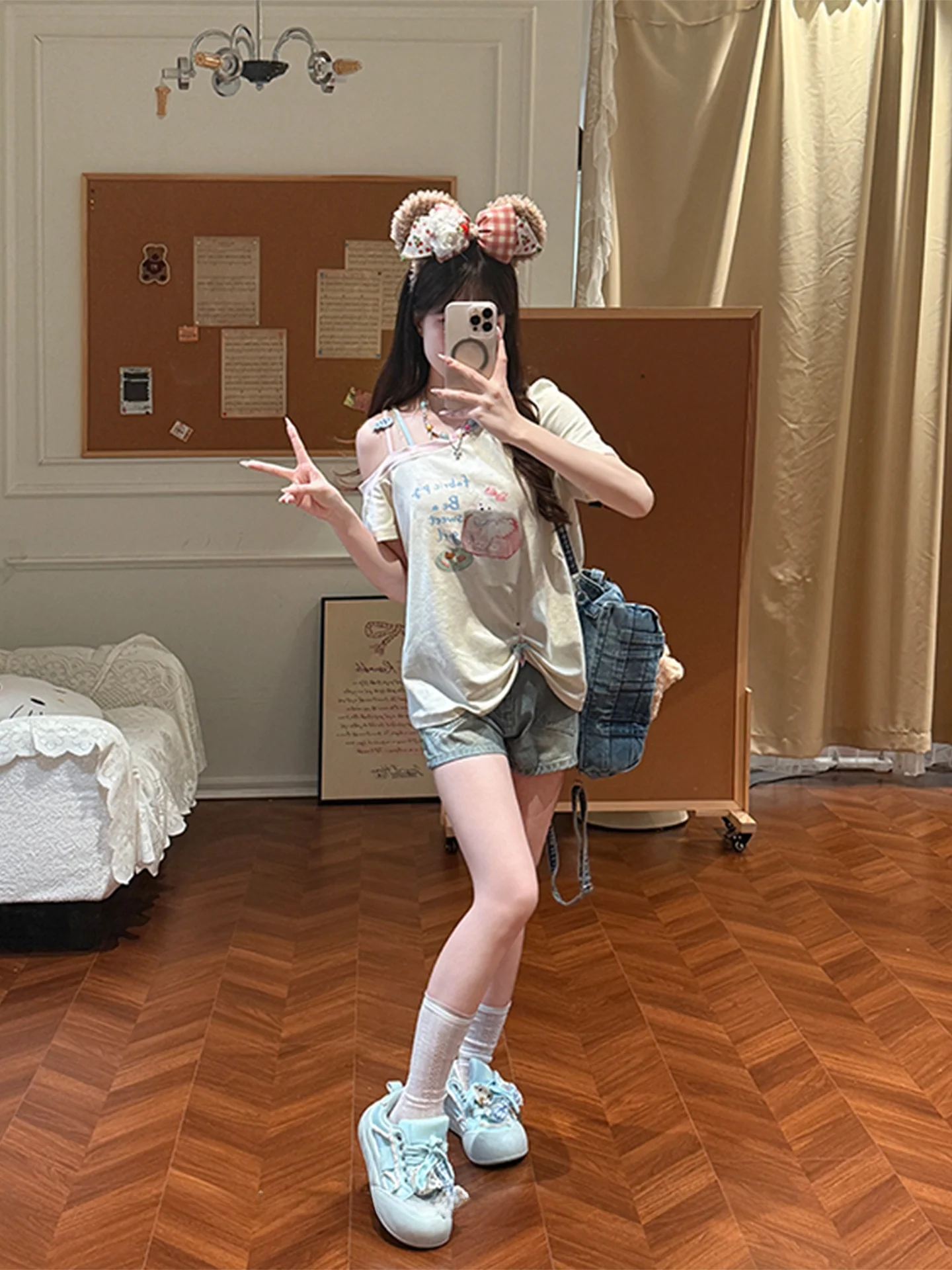 Sweet Style Hand-Drawn Shoulder Bared Short Sleeve T-Shirt for Women Cotton Fabric Summer Casual Commute Student Fashion