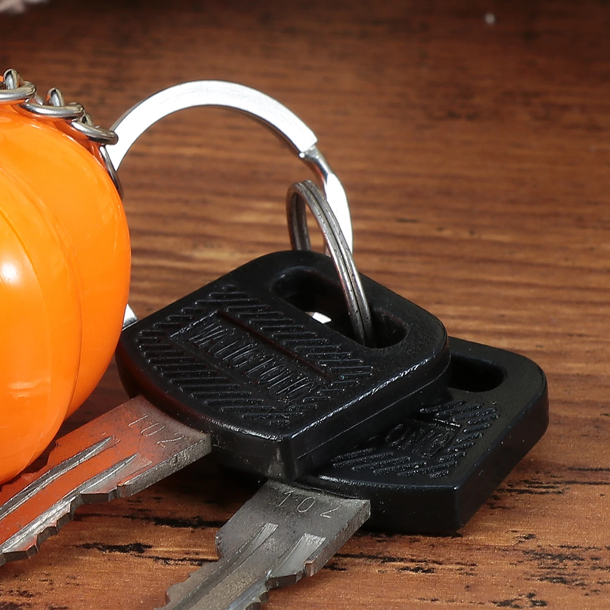 

3 Pcs Portable Keychain Halloween Pumpkin Glowing LED Keychain Hanging Decoration Plastic Keyring with Button for Keys B