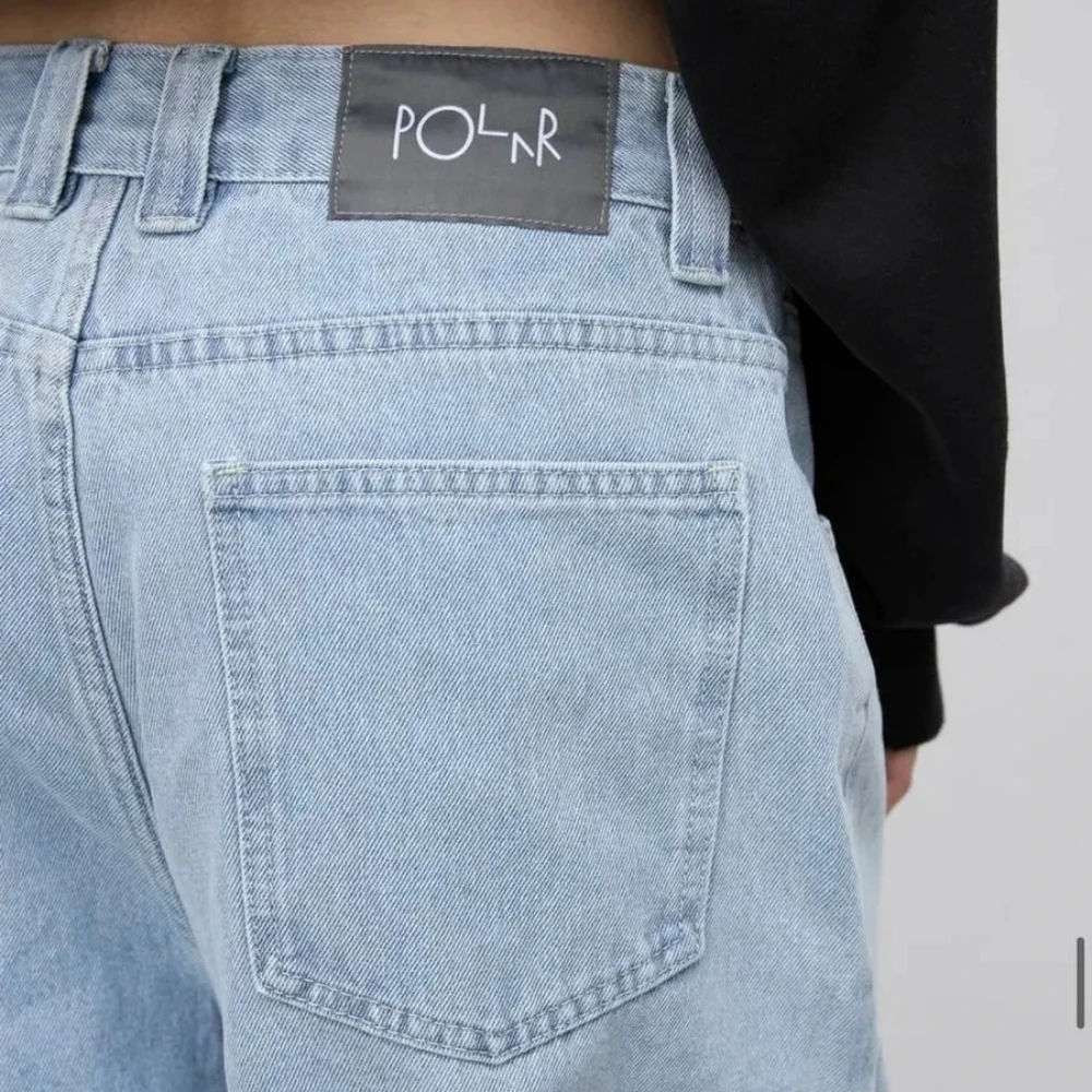 Рисунок 2 - Мешковатые светло-голубые джинсы Y2k