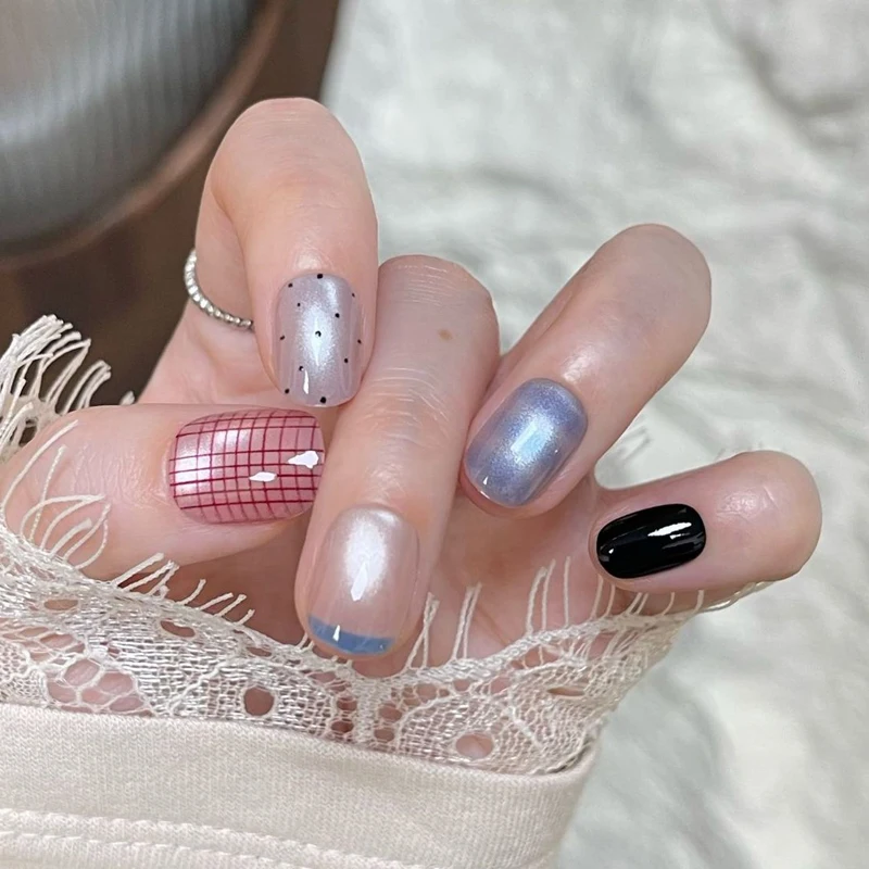 10 Stück Französische Kurze Ovale Aufklebenägel - Einfache Farbblock-Streifen & Stern-Designs Glänzende Mix-and-Match Künstliche Nägel – Detail 3