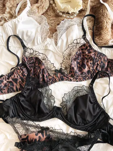 Imagen 2 del producto Conjunto de lencería francesa ultrafina para mujer, sujetadores cómodos con empalme de encaje satinado Sexy, conjuntos de sujetador y Tanga tentación con estampado de leopardo, ropa interior