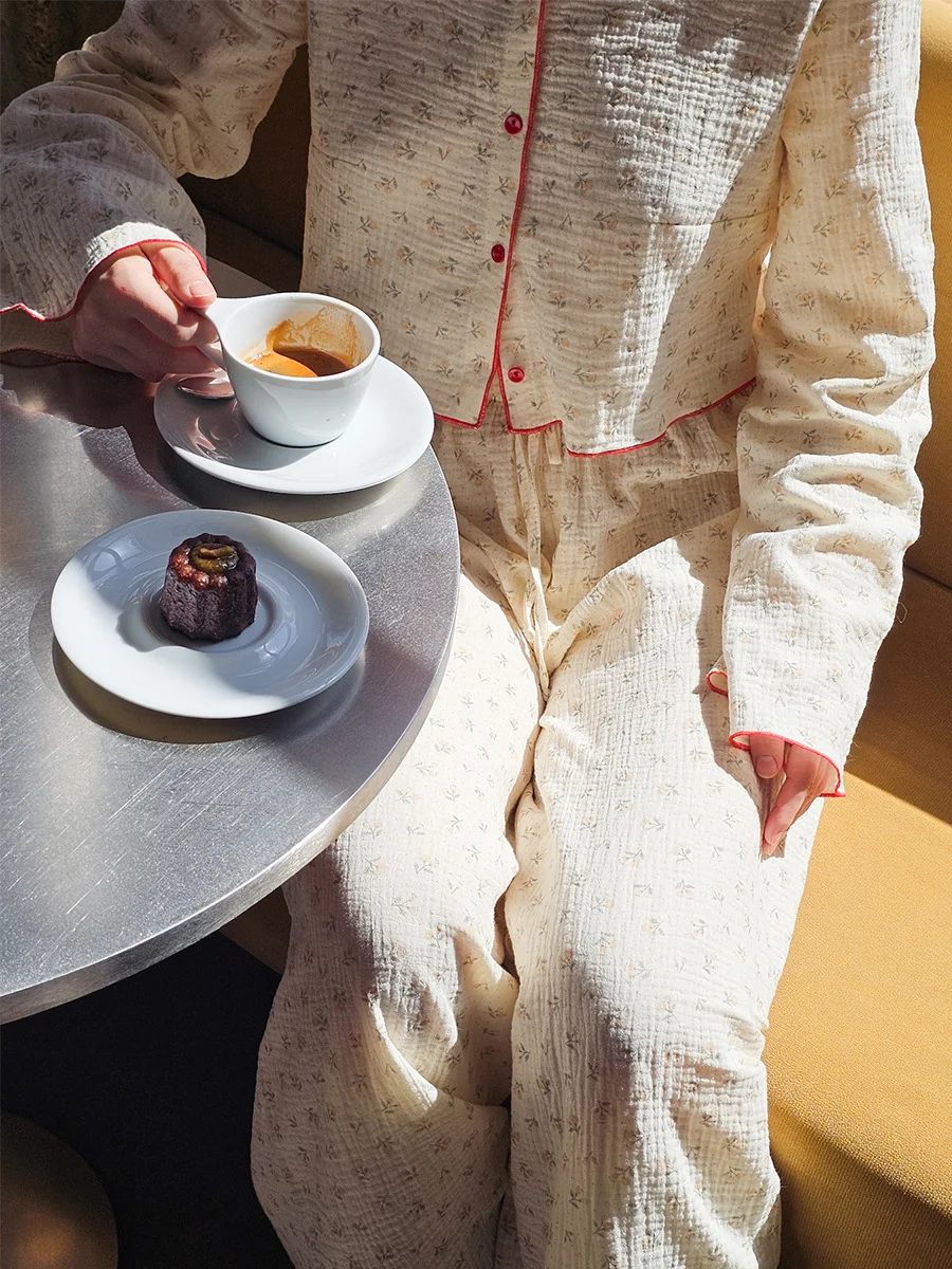 طقم بيجامات مطبوع من القطن الخالص عصري ومريح لعام 2026 بيجامات جديدة للخريف ملابس نوم متباينة للنساء