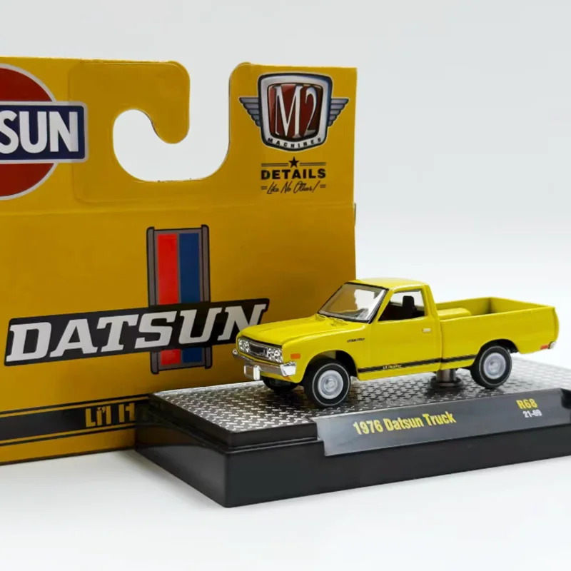 Diecast Alloy 1:64 Scale Datsun 1976 Pickup Truck Cars Model Green Adult Toys Classics Souvenir Collection Gifts Static Display