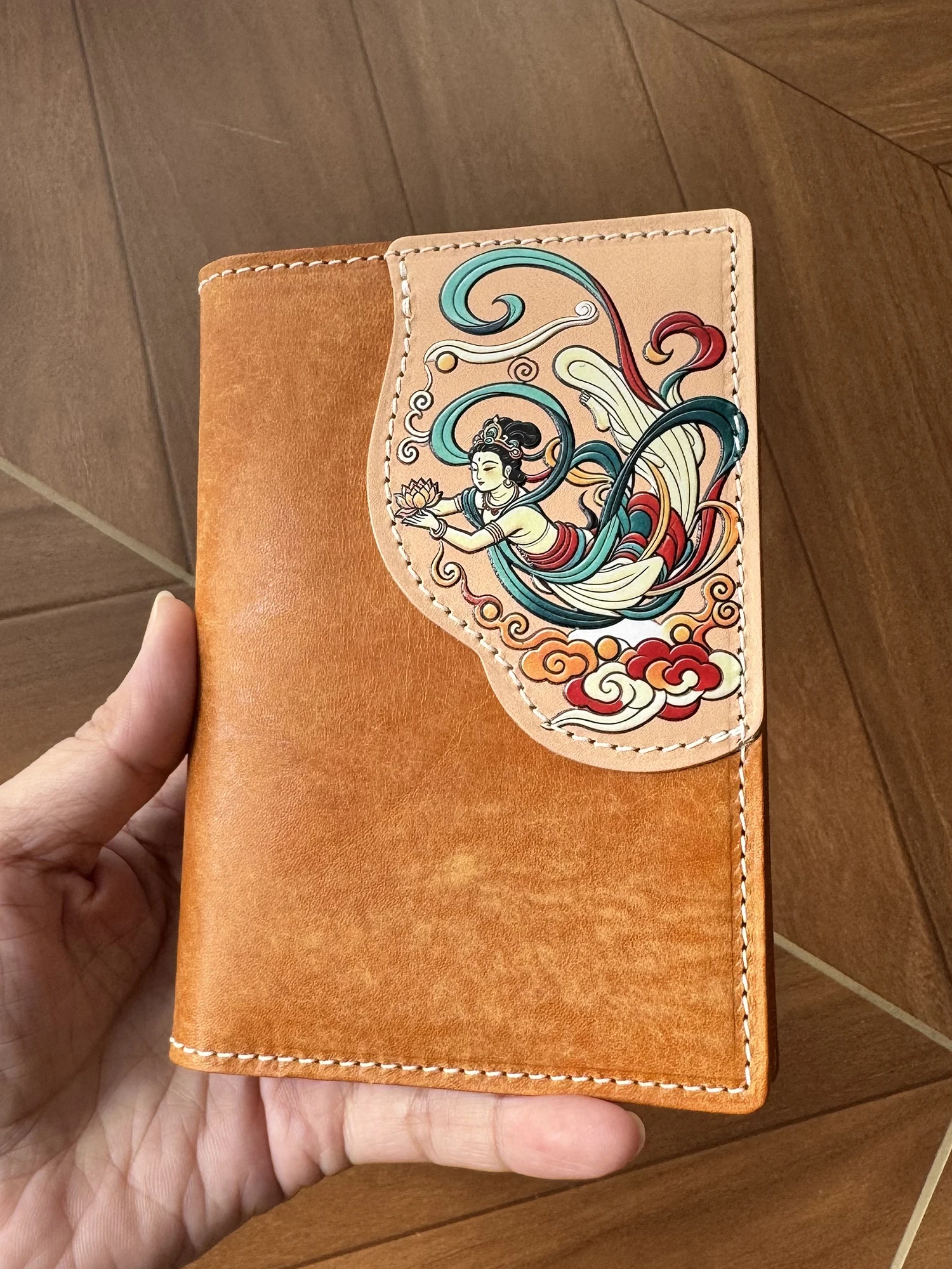 porte-passeport-en-cuir-sculpte-a-la-main-style-artistique-vintage-en-cuir-de-vache-tanne-de-premiere-qualite-couverture-protectrice-pour-documents-unisexe
