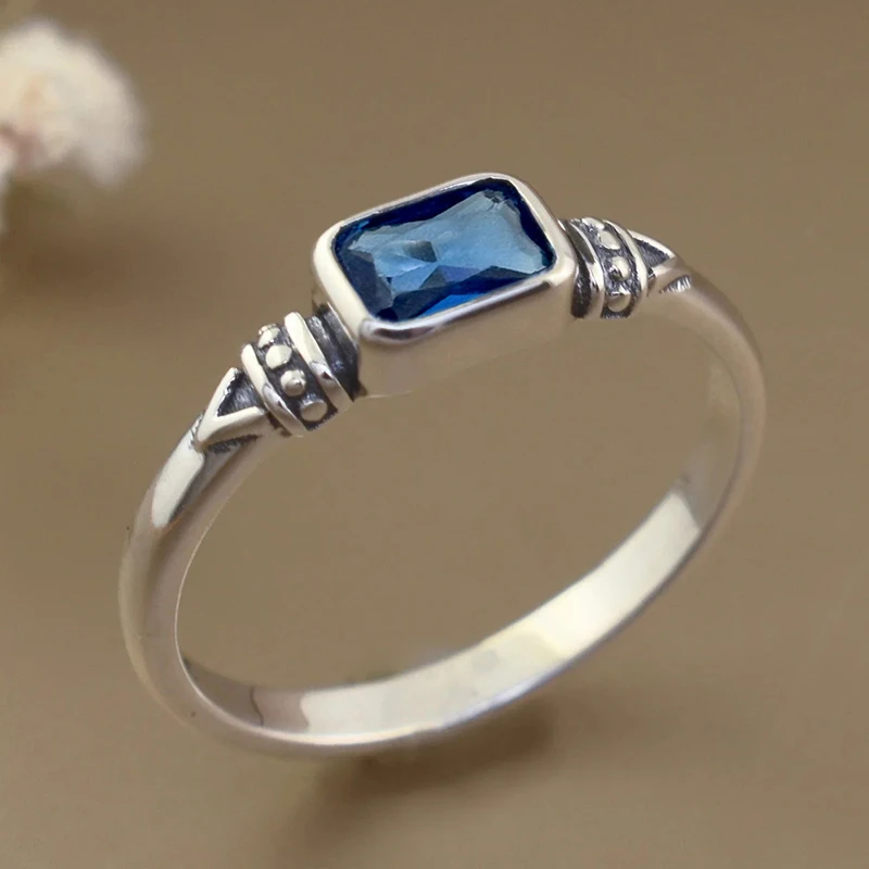 Huitan Antik Silberbeschichtete Rechteckige Blaue Zirkonia-Ringe für Frauen im Bohemian-Stil Tägliche Damenringe Vintage-Schmuck