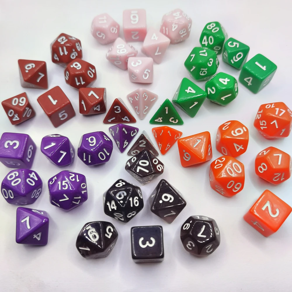 Conjunto de dados poliédricos com bolsa, efeito transparente para DND RPG Role Playing, Props de mesa, cor aleatória, 140 pcs, 105 pcs, 70pcs