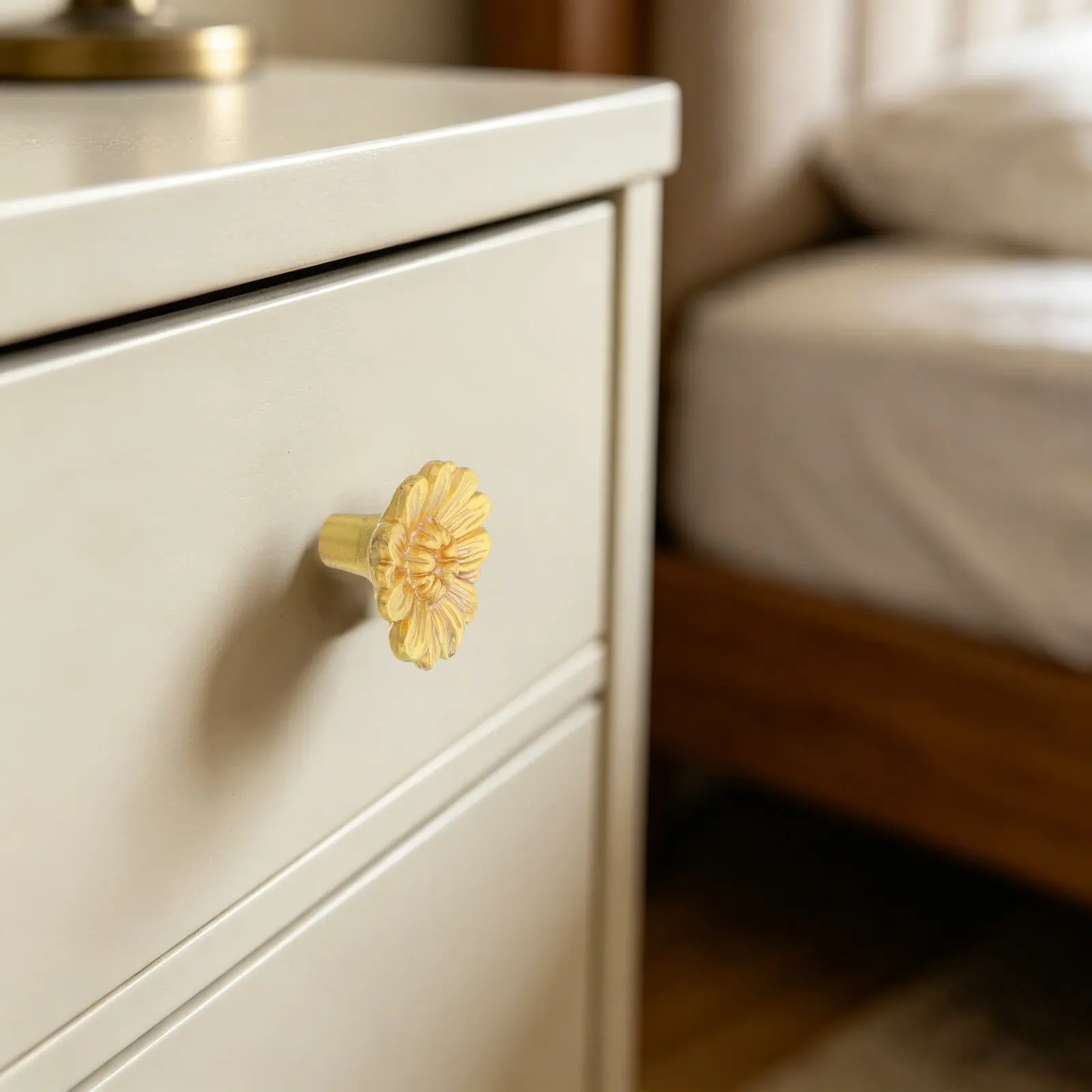 6Pcs Vintage Chrysanthemum Cabinet Handles Solid Zinc Alloy Retro Flower Shape Pulls Decorative Hardware Kitchen Cupboard