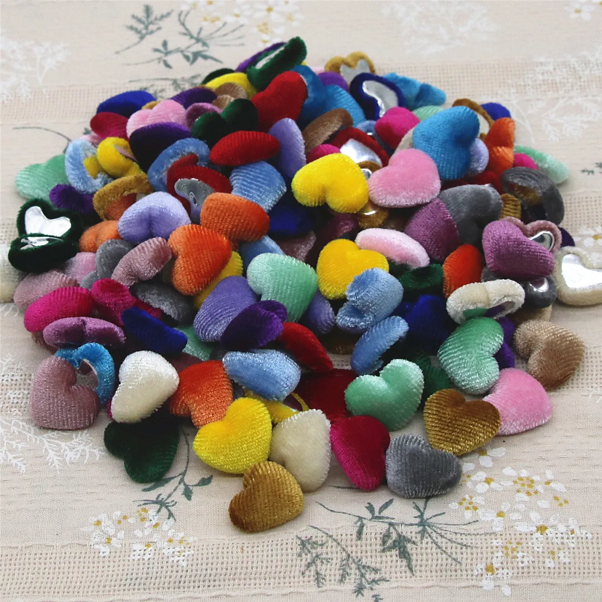 50pcs Corduroy Fabric Covered Heart Buttons Home Garden Crafts Garment Hair Clip DIY Accessories