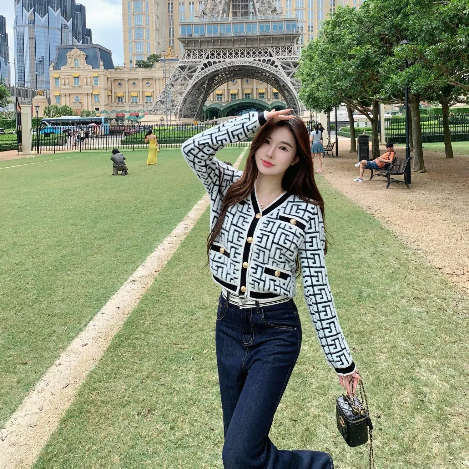 Temperament 2024 New Autumn Winter Knitting Cardigan Coat Women Clothes Geometric Top Tee Ladies Fashion Buttons V-neck Sweater