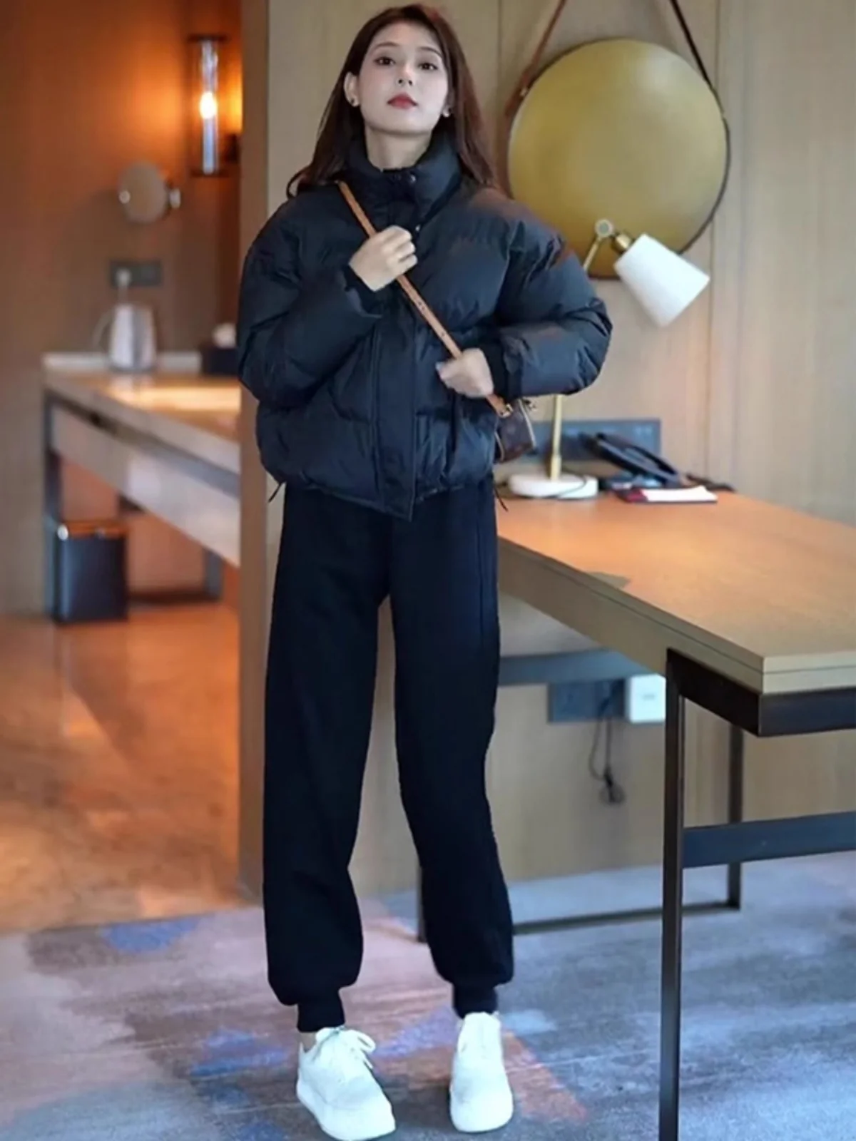 

Новая модная женская зимняя утепленная хлопковая куртка-пуховик в корейском стиле, свободного кроя, с длинными рукавами, на молнии