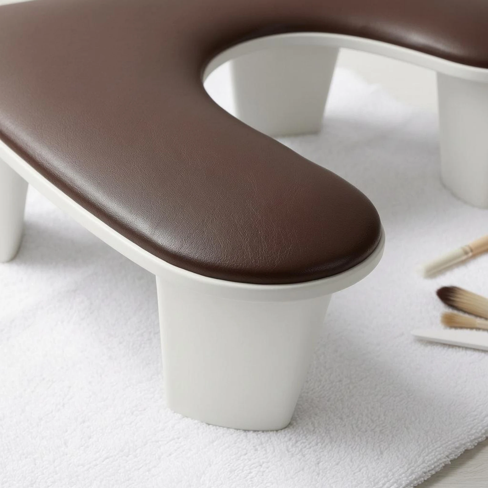 Manicure Hand Rest Inclined Nail Hand Rest Manicure Armrest Cushion White Base Beauty Tool Four-Leg Support