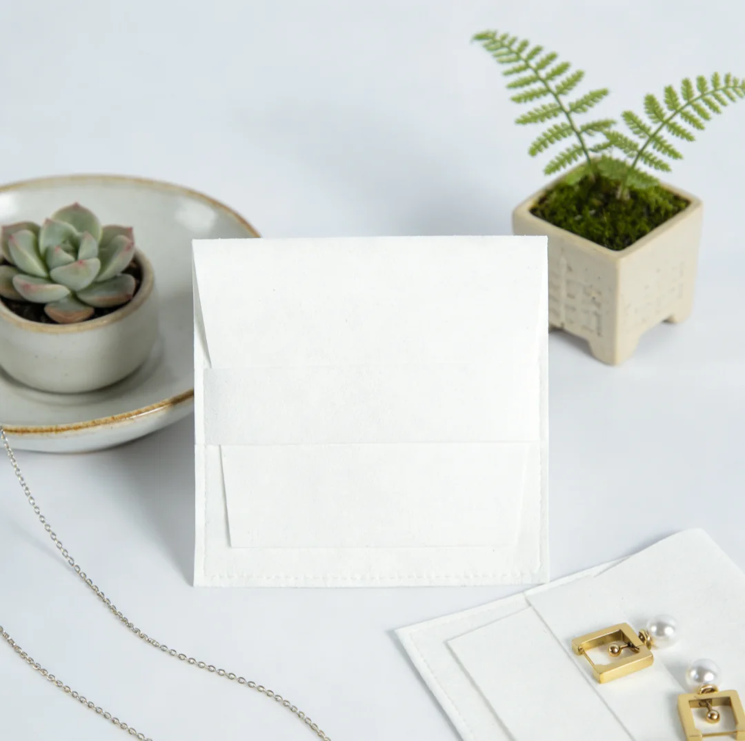 

Набор из 5 премиальных мешочков из микрофибры с надежной застежкой-лентой для хранения серег, колец, подвесок и ожерелий