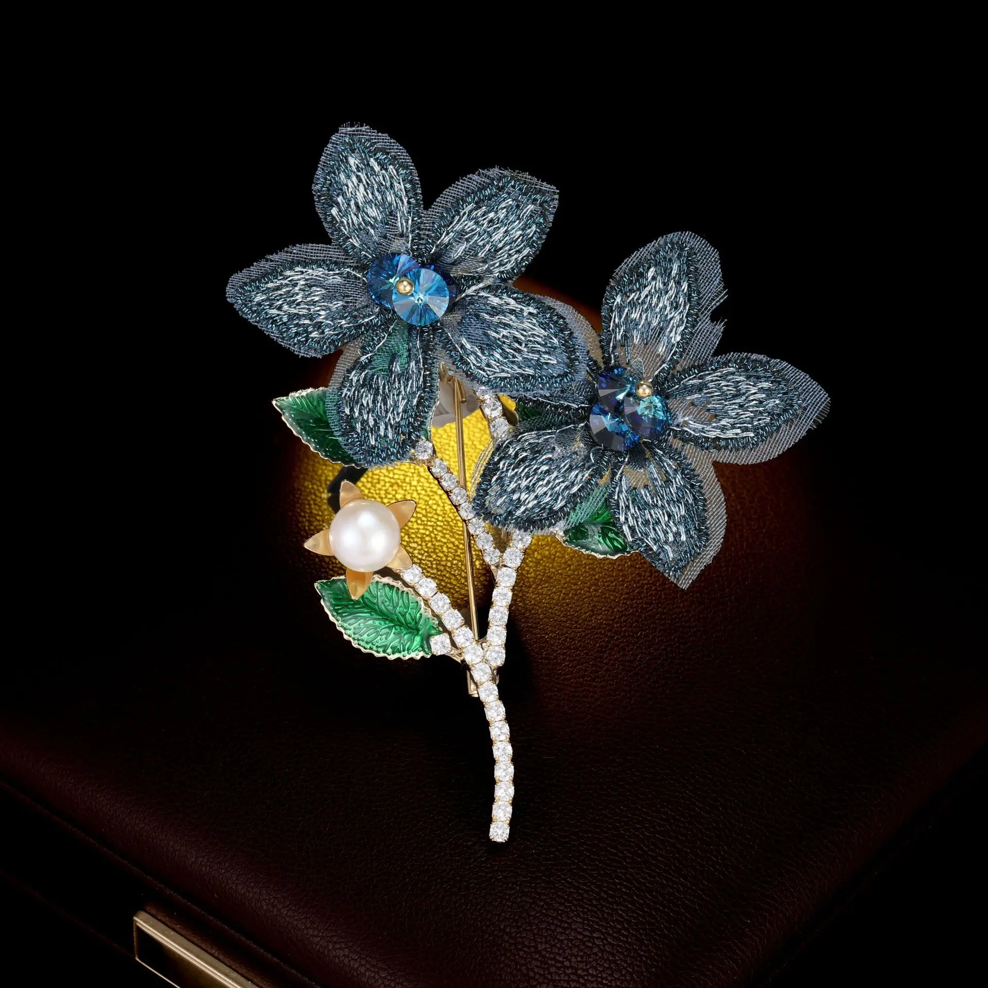 Vintage Embroidered Mesh Flower Brooch With Freshwater Pearl Blue Rhinestone Elegant Women Fashion Lapel Pin For Coat Jacket Sui