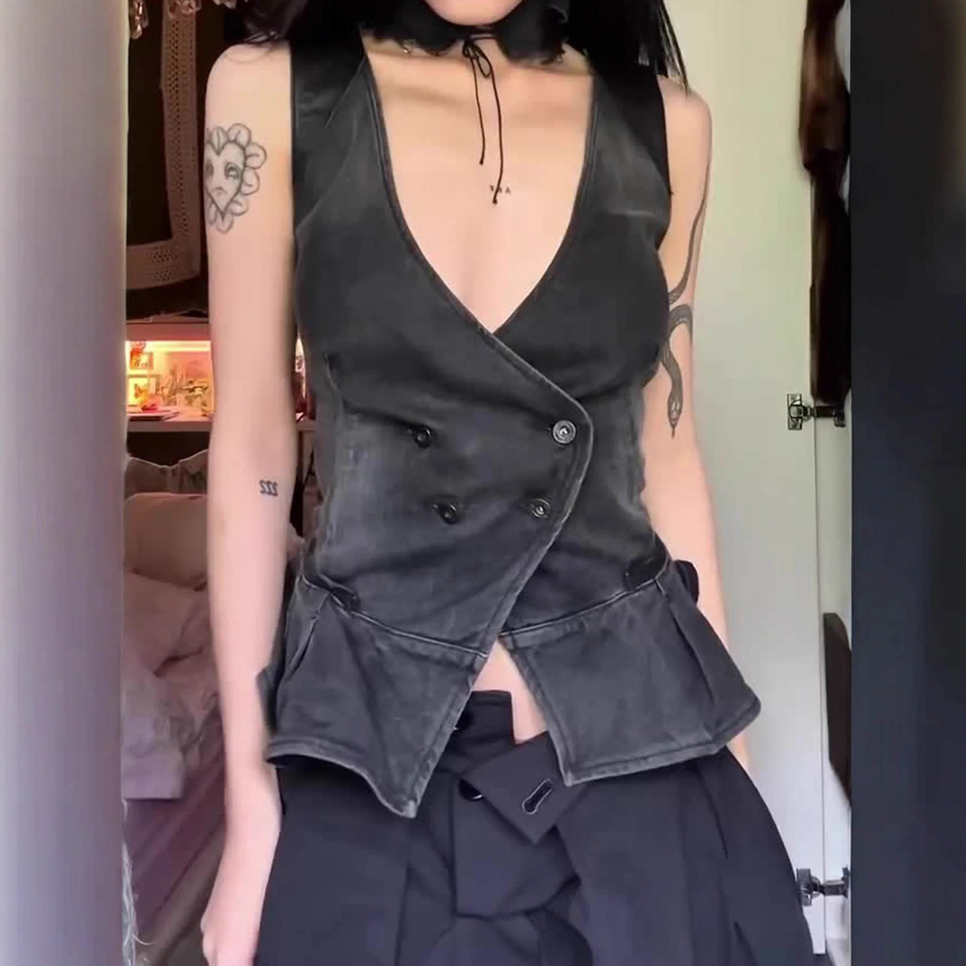 

Vintage Washed Denim Vest-Women’s Two-Button V-Neck Waist-Slimming Layerable Sleeveless Slim-Fitting For Daily Wear Outfits