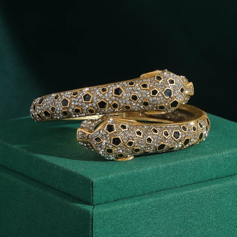 

Vintage Bangle Leopard Bracelet For Women Green Eye Black Shape Stone Antique Gold Color Accessories Luxury Designers Jewelry