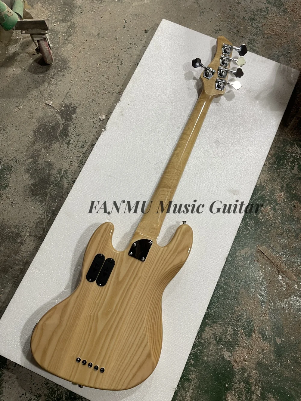 5 string natural bass, fixed bridge, ASH wood body, maple neck, white pearl pickupguard, active battery, customizable view 4