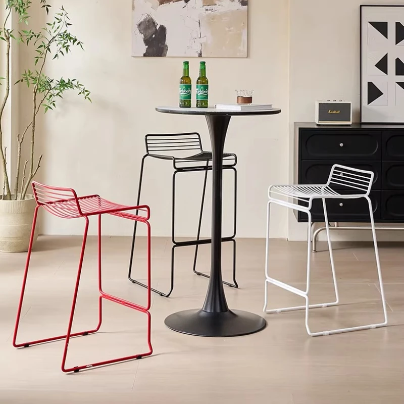 Nordic Minimalist Bar Stool Modern Outdoor Iron High Chair Metal Bar Stool for Home and Cafe Durable Seating with Simple Design