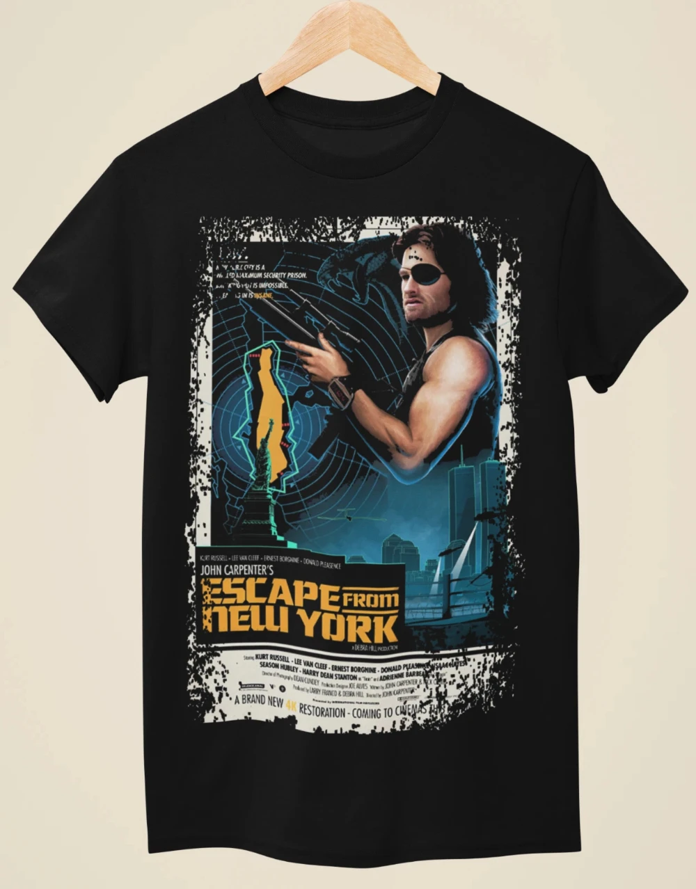 Inspiriert vom Filmplakat für „Escape from New York“ dieses schwarze Baumwoll-T-Shirt ist ein Unisex-Stück, das für alle Jahreszeiten geeignet ist