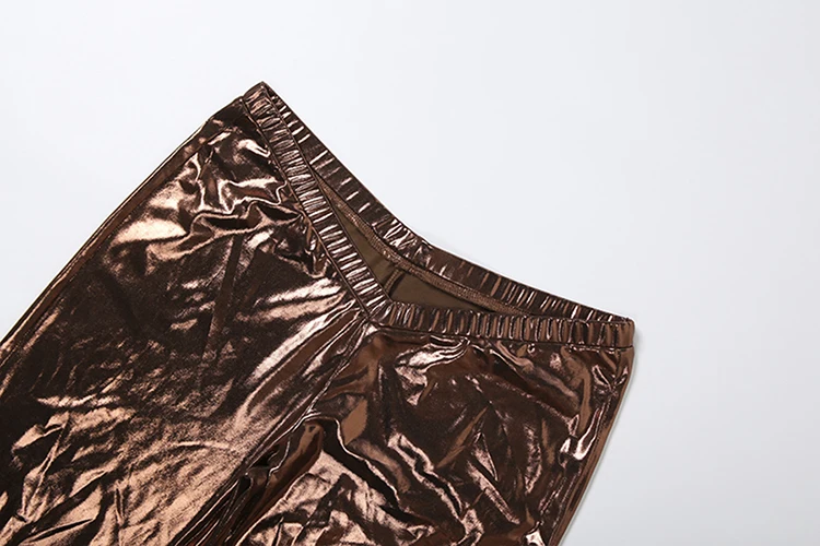 Weird Puss Sexy Glänzendes 2-teiliges Set für Damen, Neckholder, V-Ausschnitt, rückenfrei, ärmellos, unregelmäßiges Oberteil + Skinny Peach Hip Low-Waist Shorts Anzug – Detail 9