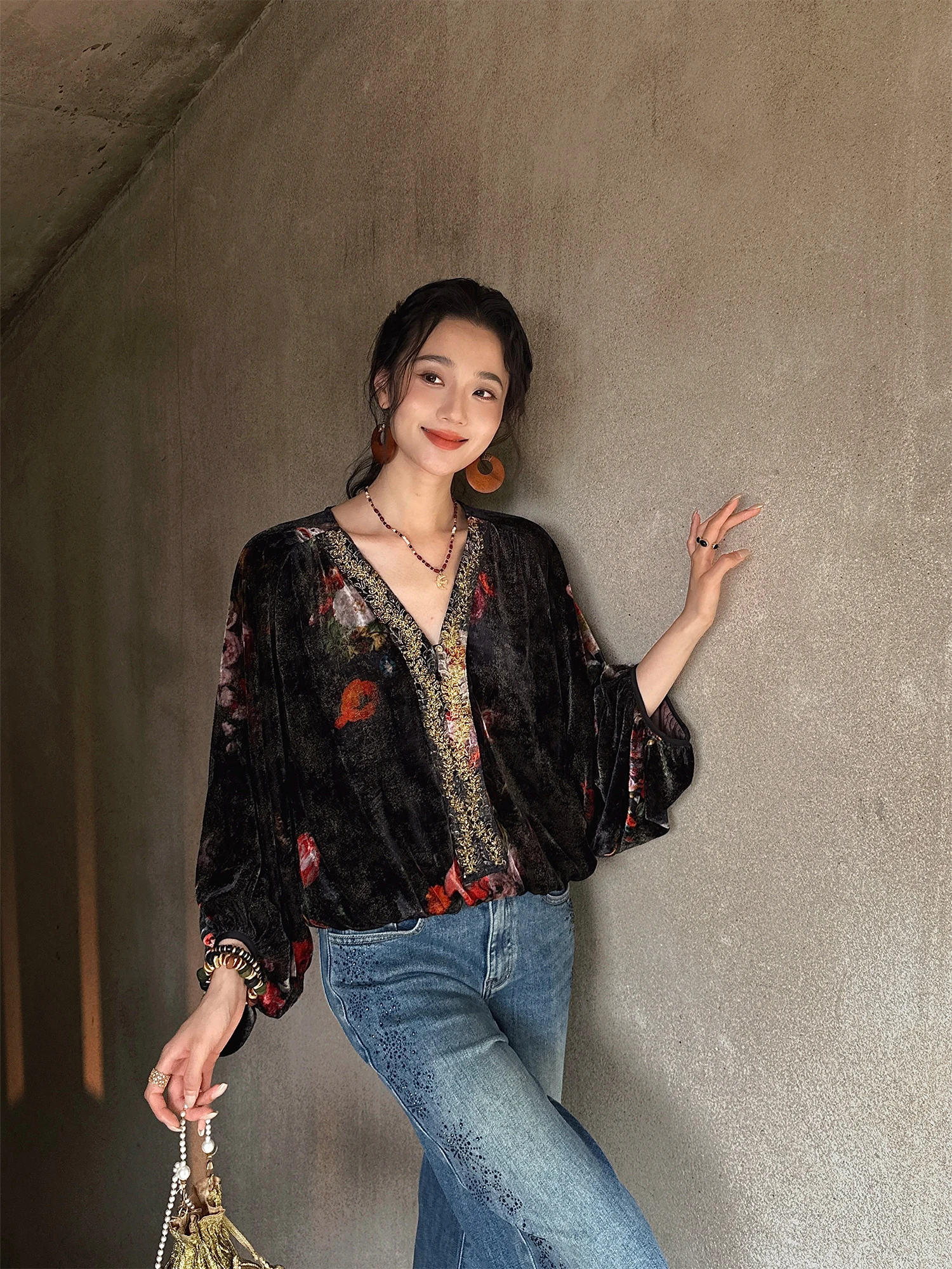 

Sanji Bla Flower Velvet ibori irt Women's High-End Small Capitatic Top Trendy Outerwear Commute Sle V-Ne Long Sl...