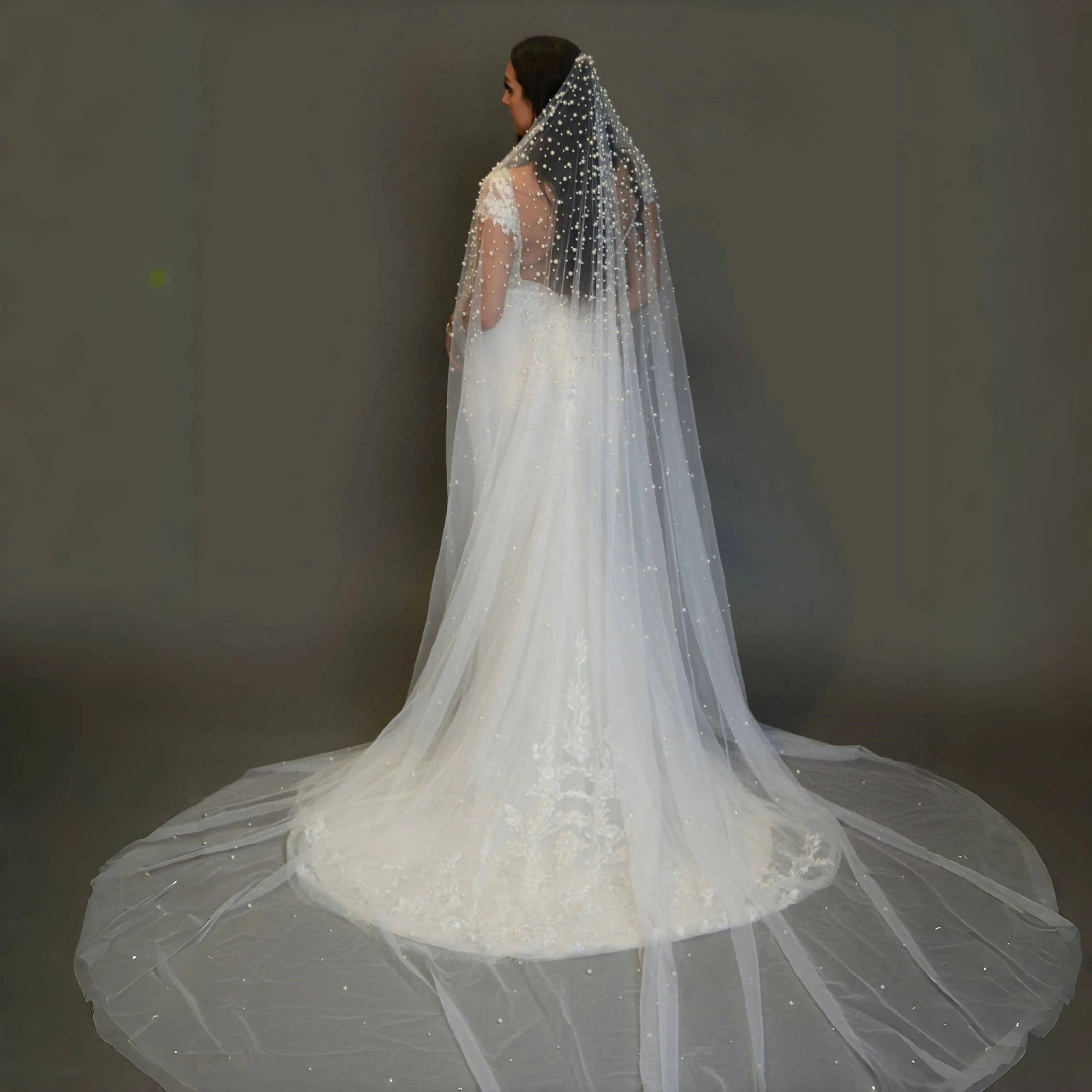 طرحة زفاف فاخرة طبقة واحدة الثقيلة عالية الجودة الحجاب اللؤلؤ الأبيض العاجي مخيط يدويا نمط فريد مع مشط الشعر G139