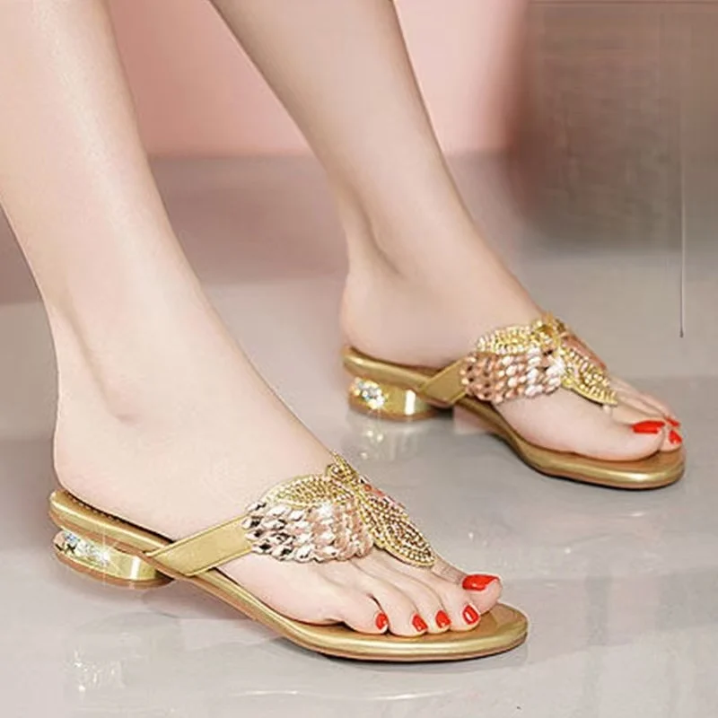 Women's Diamond-Encrusted Flip-Flop Slippers Low Heel Soft Sole Non Slip Fashionable Outdoor Slippers Block Heel Beach Sandals