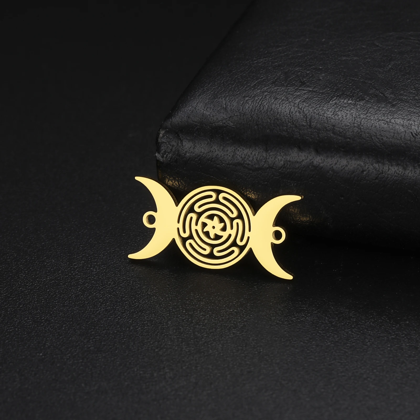 

Triple Moon Labyrinth Pendant Wiccan Celestial Goddess Charm for DIY DIY Necklace Bracelet