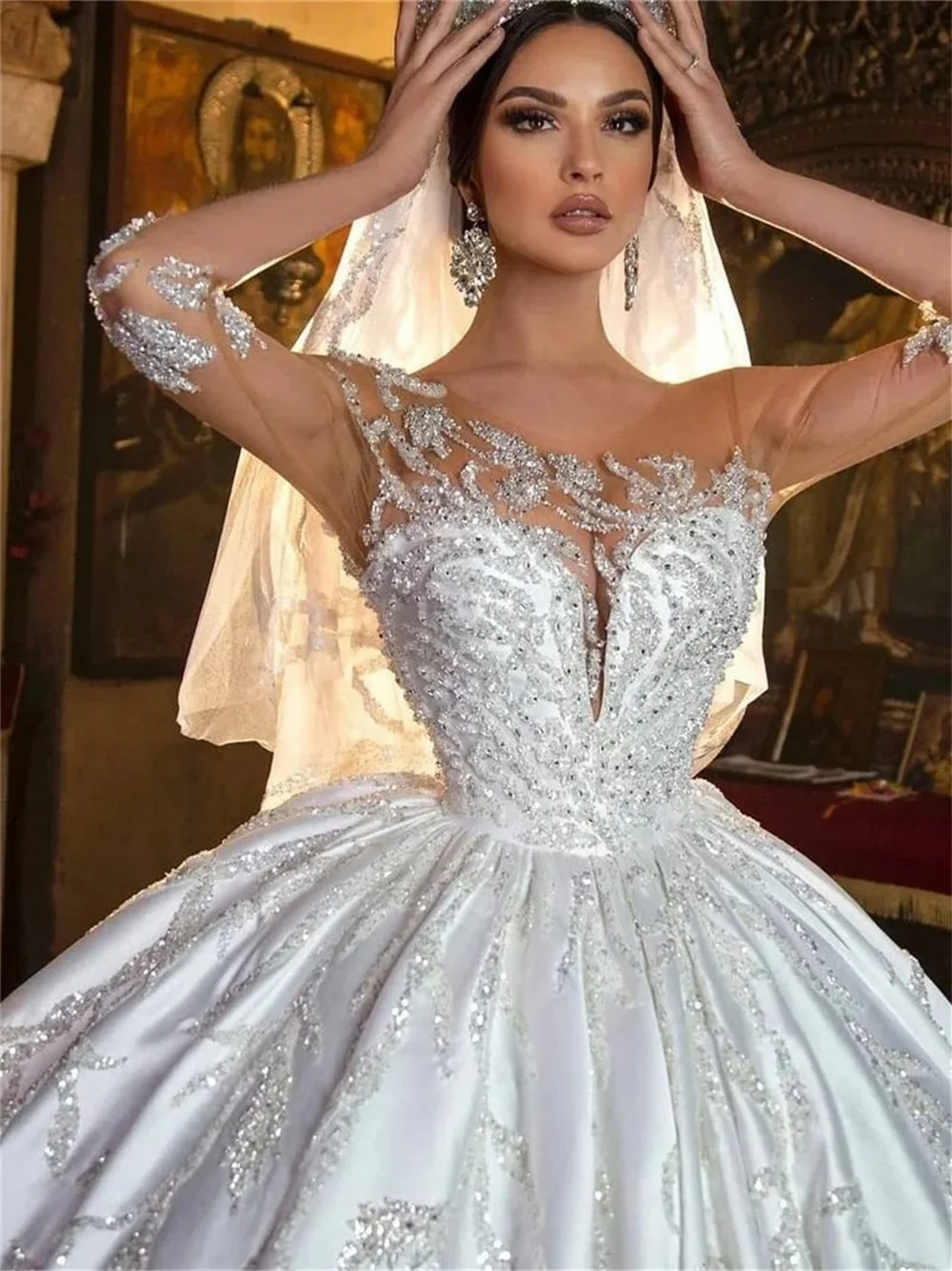 Affascinante abito da sposa senza schienale 2024 Elegante abito da sposa in rilievo Romantico A-line Abito lungo fino al pavimento Abiti da sposa