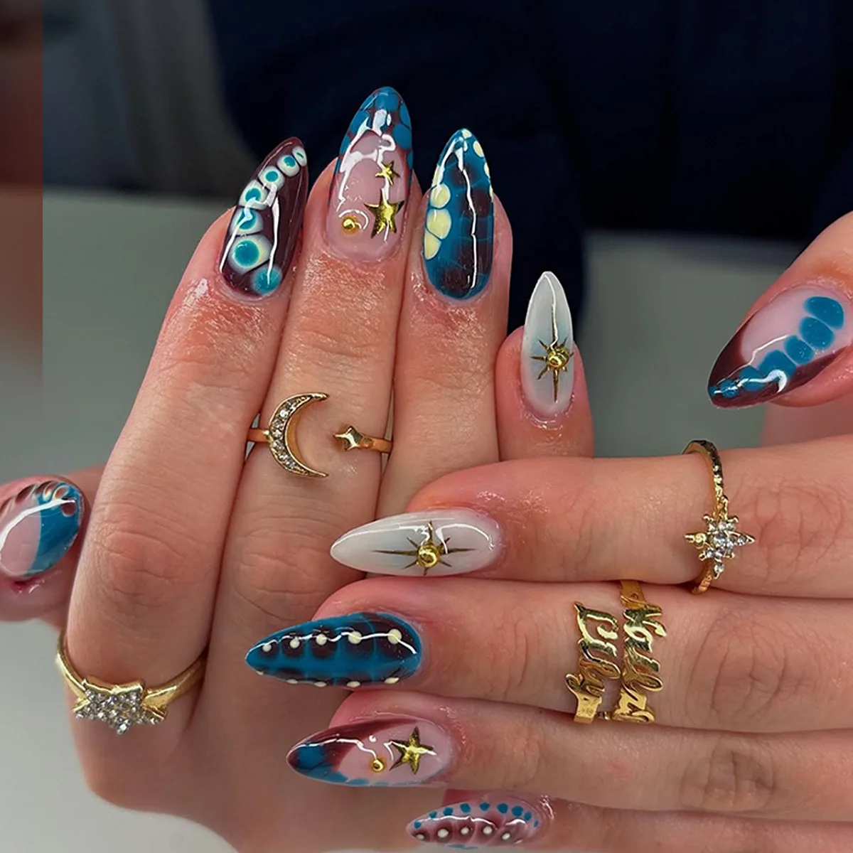 

24PCS Gold Star Marble Pattern False Nails Galaxy Star Almond Shape Press on Nails Mystic Y2K Astrology Full Cover Tips Nail Art