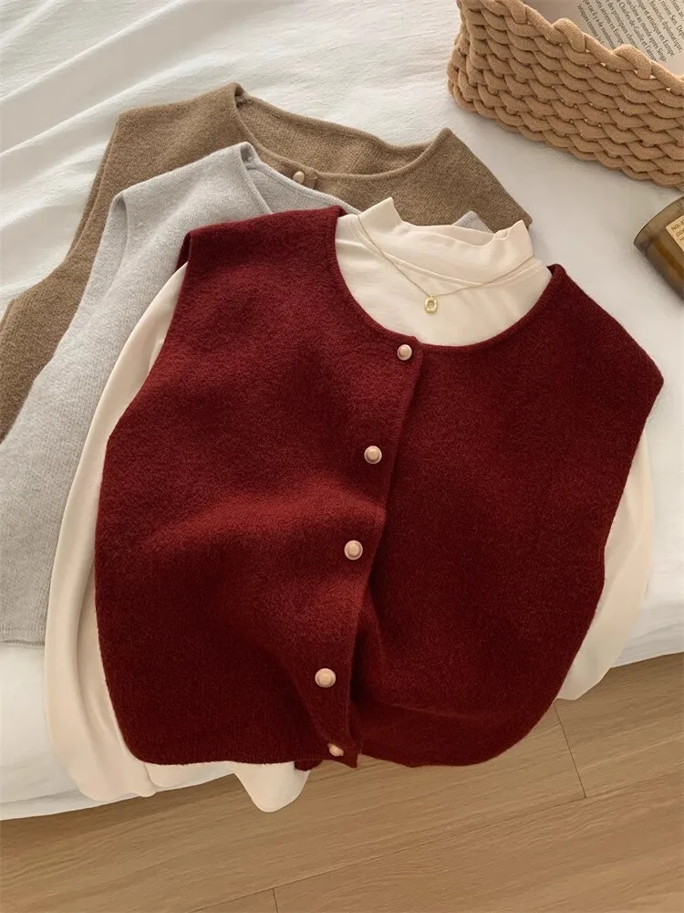 Gold Buckle Round Neck Knitted Vest Women\'s Loose Slimming Spring Autumn Sweater Tops