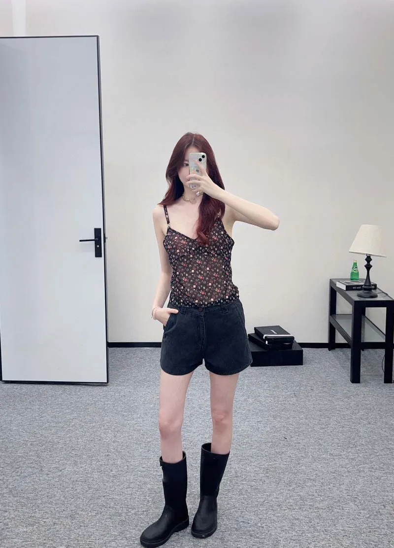 

Street style women's shorts, fashionable and trendy, loose and casual, simple and versatile, denim wide leg pants, handsome