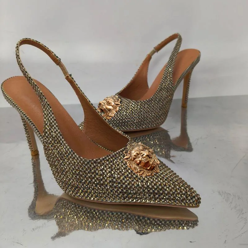 

New slim high-heeled sandal set featuring relaxed fashionable display style sandal with a lion head pattern,sleeveless bag set